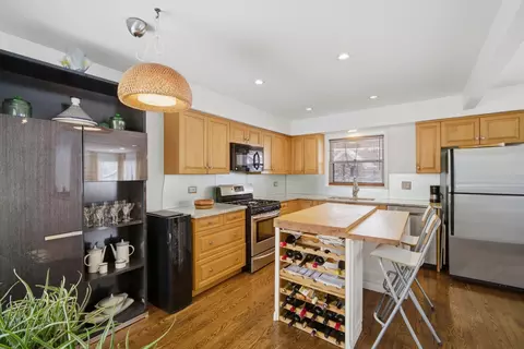 1041 Cedar Ln, Northbrook, IL 60062 photo 8