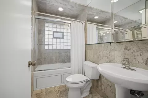 1041 Cedar Ln, Northbrook, IL 60062 photo 12
