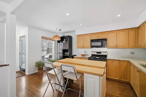1041 Cedar Ln, Northbrook, IL 60062 photo 7