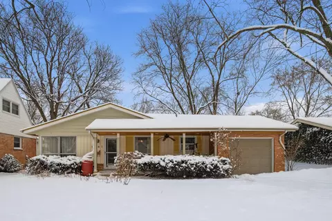1041 Cedar Ln, Northbrook, IL 60062 photo 2