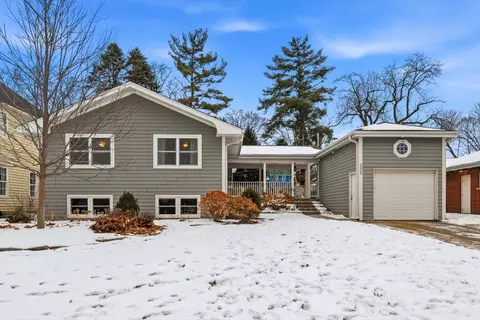 235 Cumnor Ave, Glen Ellyn, IL 60137