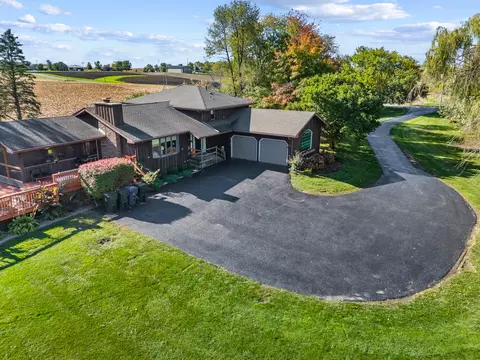 26065 S Schoolhouse Rd, Manhattan, IL 60442