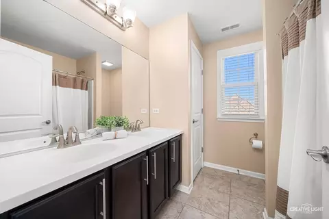 Bath - 5332 Cedar Dr, Naperville, IL 60564 photo 4 of 4