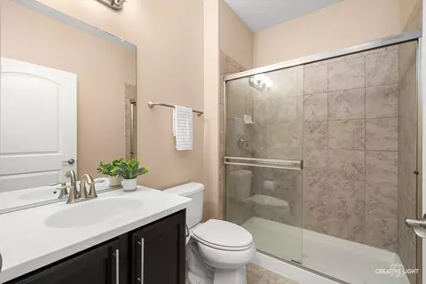Bath - 5332 Cedar Dr, Naperville, IL 60564 photo 3 of 4