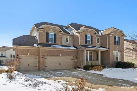 Exterior - 5332 Cedar Dr, Naperville, IL 60564 photo 4 of 6