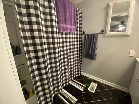 Bath - 9255 Campbell St, Benton, IL 62812 photo 2 of 2