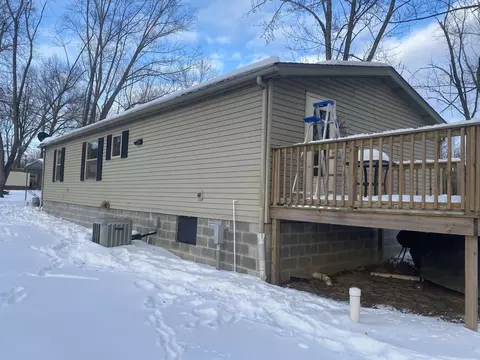Exterior - 9255 Campbell St, Benton, IL 62812 photo 2 of 4