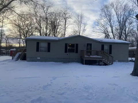 9255 Campbell St, Benton, IL 62812