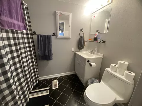 Bath - 9255 Campbell St, Benton, IL 62812 photo 1 of 2