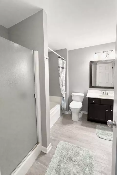 Bath - 1716 Pine St, Mchenry, IL 60051 photo 2 of 3