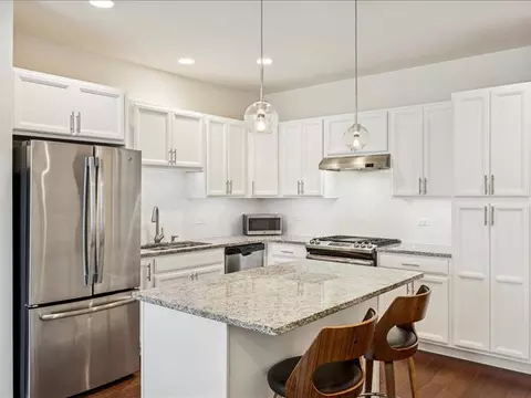 964 Station Blvd, Aurora, IL 60504 photo 4