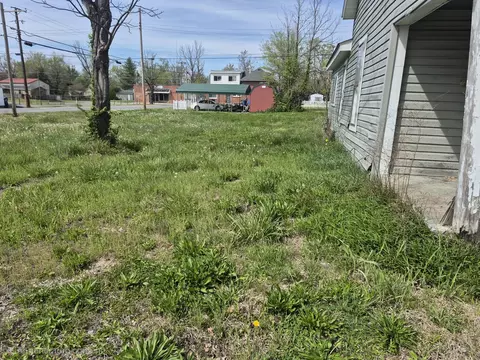 828 Elder St, Eldorado, IL 62930 photo 4