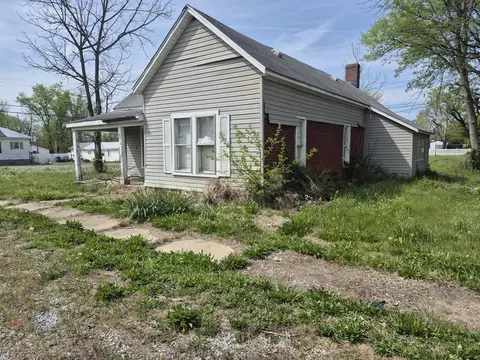 828 Elder St, Eldorado, IL 62930 photo 6