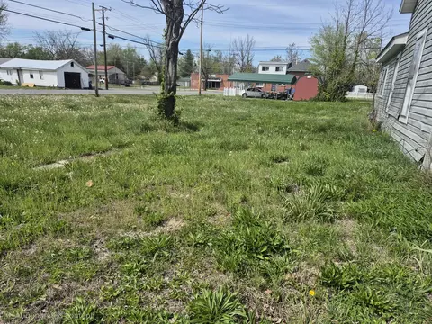 828 Elder St, Eldorado, IL 62930 photo 5