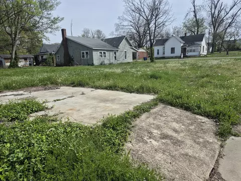 828 Elder St, Eldorado, IL 62930