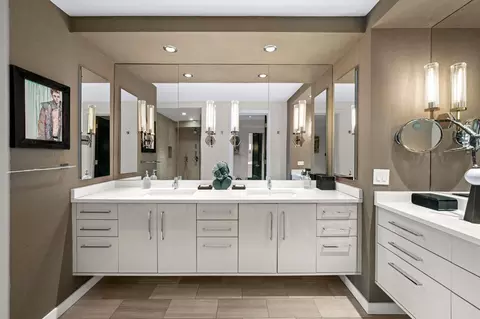 Bath - 200 E Delaware Pl #22D, Chicago, IL 60611 photo 1 of 5