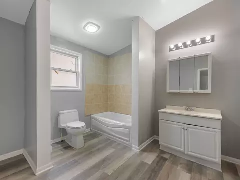 Bath - 505 S Chicago Ave, Kankakee, IL 60901 photo 1 of 1