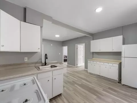 Entry Way - 505 S Chicago Ave, Kankakee, IL 60901 photo 2 of 2