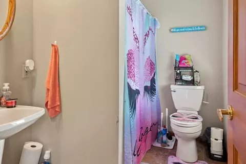 Bath - 3609 W Iles Ave, Springfield, IL 62711 photo 2 of 3