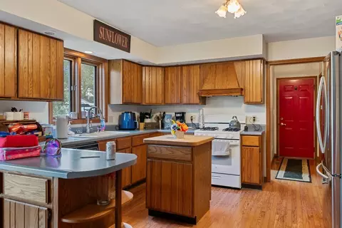 Kitchen - 3609 W Iles Ave, Springfield, IL 62711 photo 2 of 4