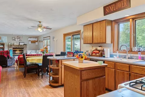 Kitchen - 3609 W Iles Ave, Springfield, IL 62711 photo 3 of 4