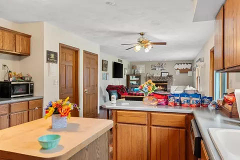 Kitchen - 3609 W Iles Ave, Springfield, IL 62711 photo 4 of 4