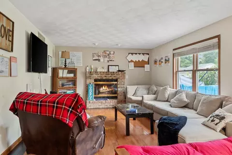 Living - 3609 W Iles Ave, Springfield, IL 62711 photo 1 of 1