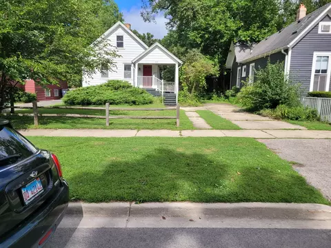 2647 Poplar Ave, Evanston, IL 60201