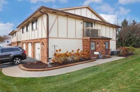 812 Dracut Ln #D, Schaumburg, IL 60173