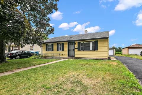 729 Webster Cir W, Kankakee, IL 60901 photo 1