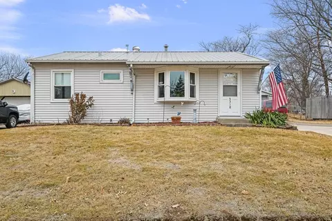 5318 Kelling St, Davenport, IA 52806