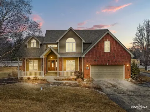 1813 Winchester Ct, Oswego, IL 60543