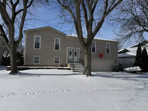 576 Pontiac Ln, Carol Stream, IL 60188