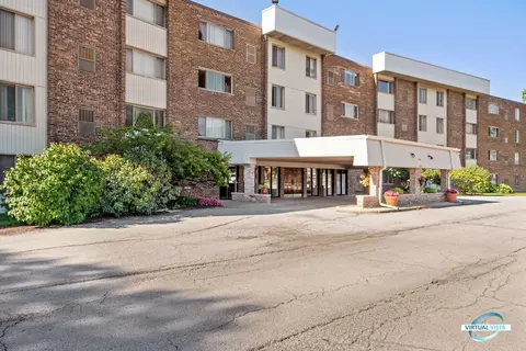 841 N York St #202, Elmhurst, IL 60126