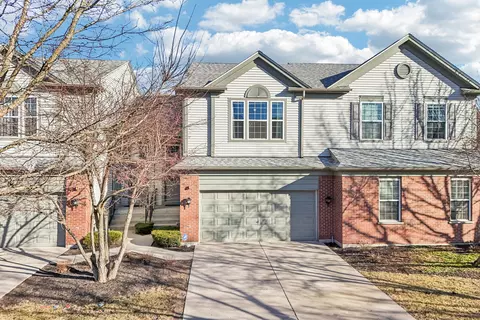 906 Elizabeth Dr, Streamwood, IL 60107