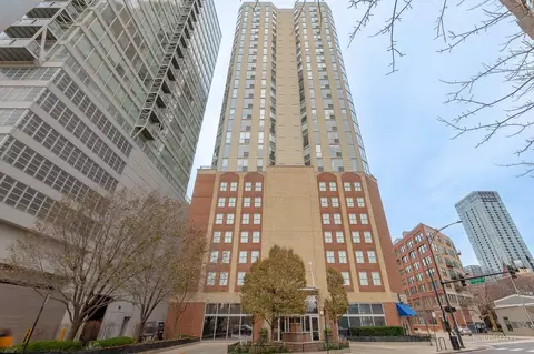645 N Kingsbury St #1205, Chicago, IL 60654