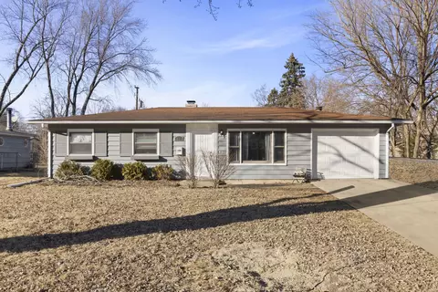 16 Spring Garden Dr, Montgomery, IL 60538