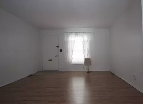 Living - 105 S Towanda Ave #19, Normal, IL 61761 photo 1 of 3