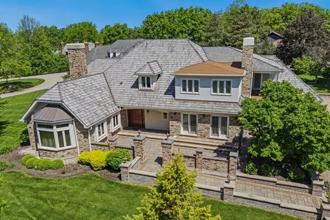 719 Midwest Club Pkwy, Oak Brook, IL 60523