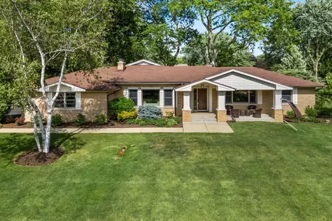 1043 Blackburn Dr, Inverness, IL 60067