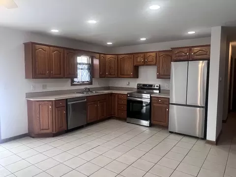 Kitchen - 934 Evans St, Ottawa, IL 61350 photo 1 of 2