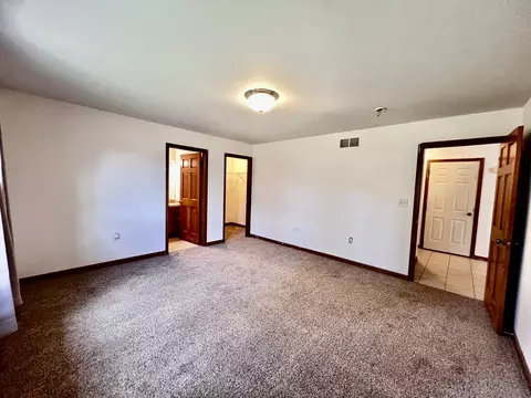 Bedroom - 934 Evans St, Ottawa, IL 61350 photo 3 of 8