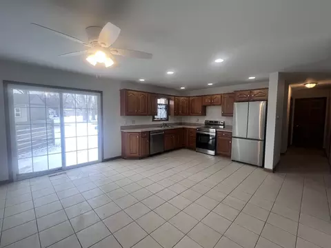 Kitchen - 934 Evans St, Ottawa, IL 61350 photo 2 of 2