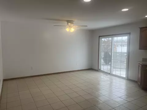 Living - 934 Evans St, Ottawa, IL 61350 photo 1 of 5