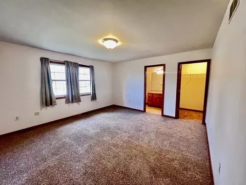 Bedroom - 934 Evans St, Ottawa, IL 61350 photo 2 of 8