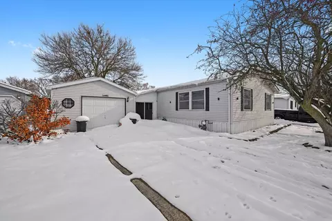 36 Maple Ridge Dr, Manteno, IL 60950