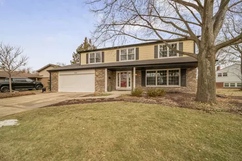 1530 E Fleming Dr S, Arlington Heights, IL 60004