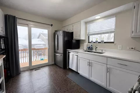 Kitchen - 1587 Brookside Dr, Hoffman Estates, IL 60169 photo 3 of 3