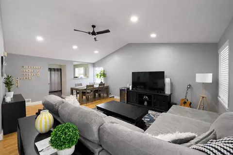 Living - 1587 Brookside Dr, Hoffman Estates, IL 60169 photo 1 of 1