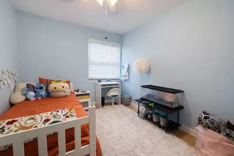 Bedroom - 1587 Brookside Dr, Hoffman Estates, IL 60169 photo 3 of 4
